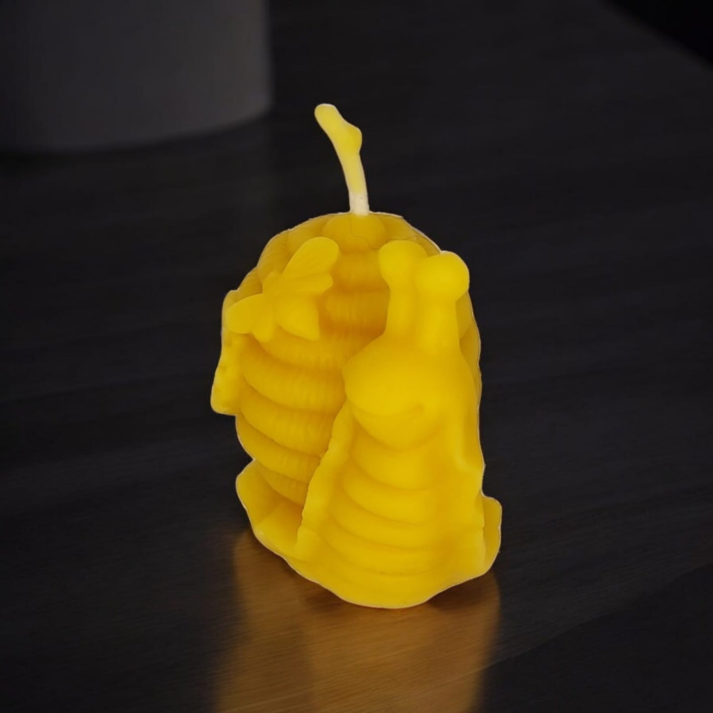 Schnecke mit Bienenkorb