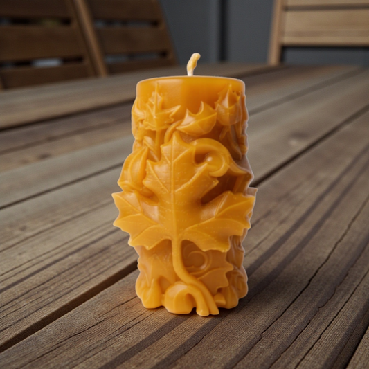 Blatt-Kerze mit Ahornmotiv