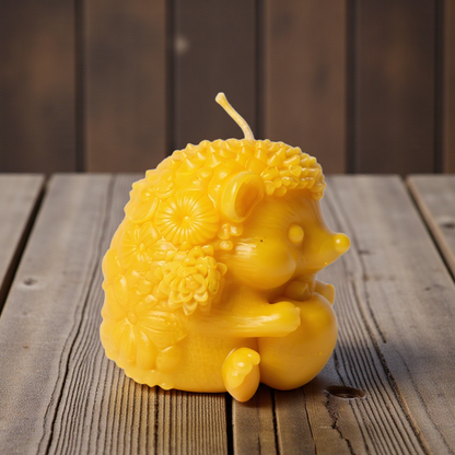 Igel-Kerze mit Frucht & Blumen