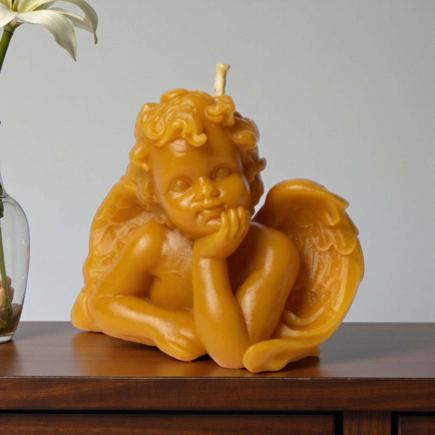 Engel-Kerze aus Bienenwachs