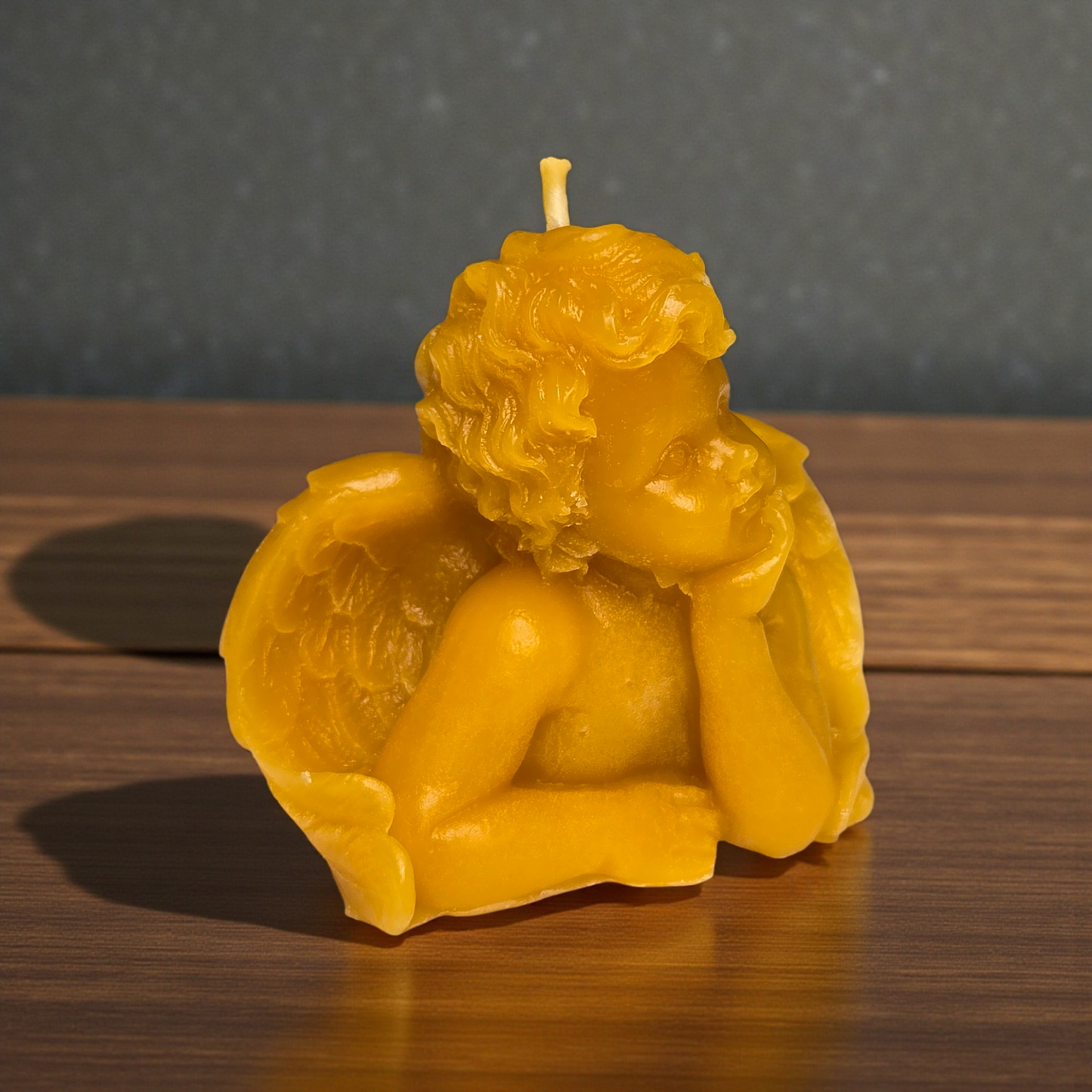 Engel-Kerze aus Bienenwachs